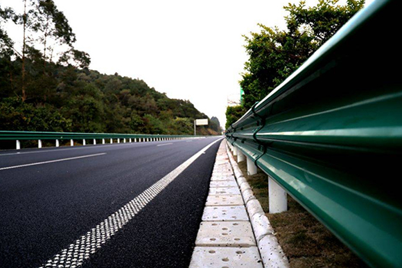 三亚高速公路护栏的常用类型